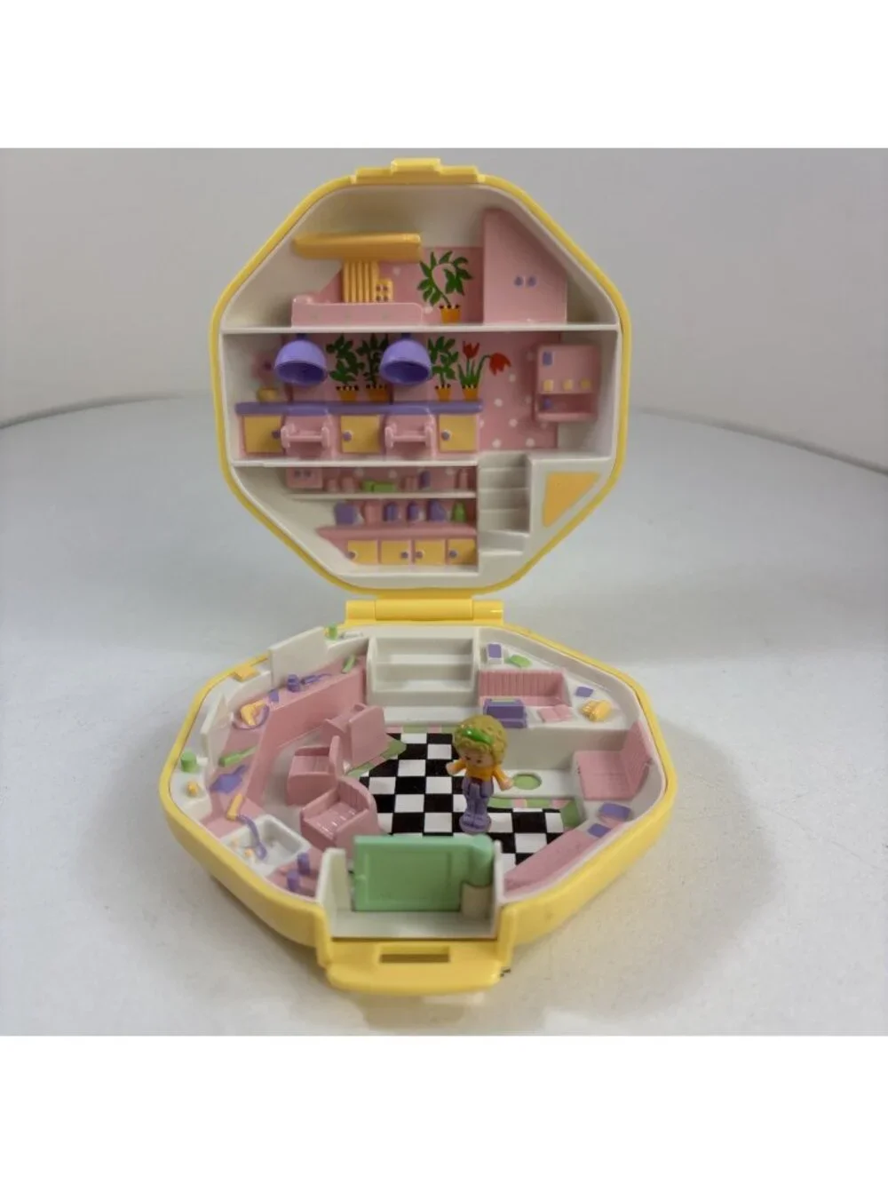 Vintage 1990 Polly Pocket Polly’s Hair Salon Bluebird Compact Playset 1 Figure